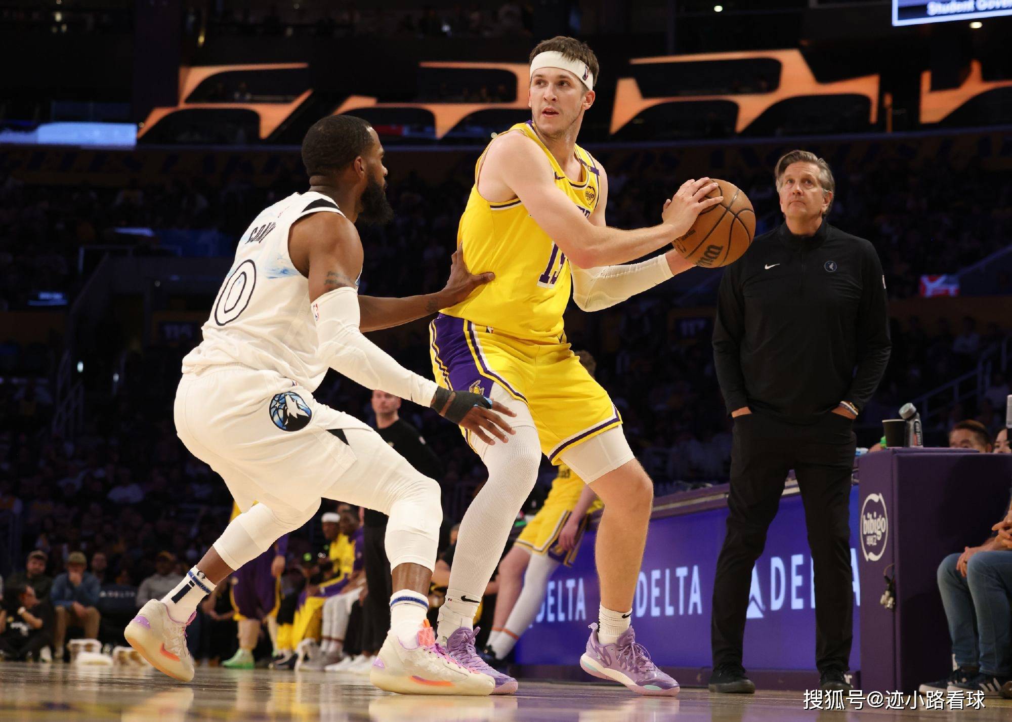 湖人轻松击败马龙晋级半决赛，竞技爆发！！的简单介绍