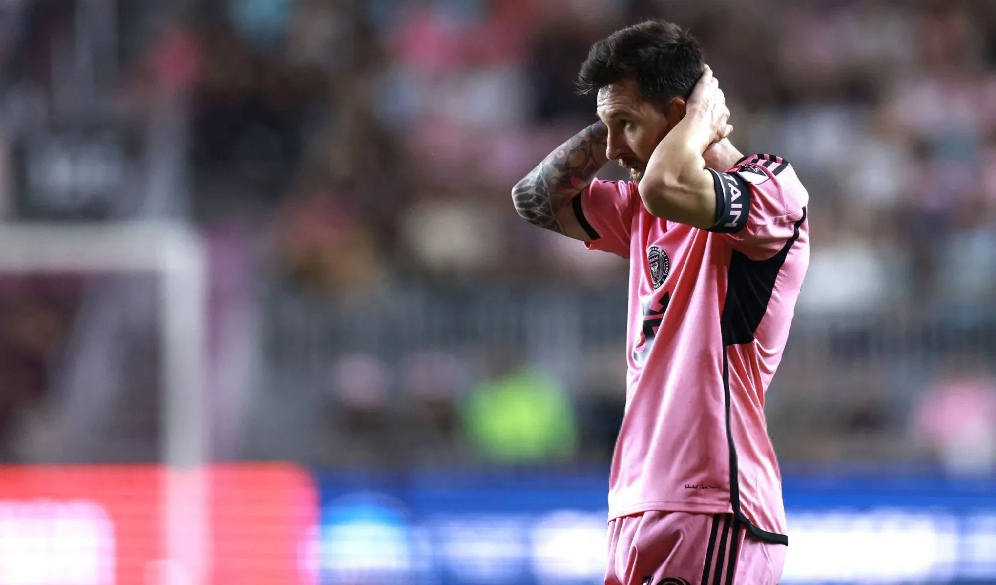 梅西一次失误导致丢分，苏炳添主帅愤怒砸战术本！