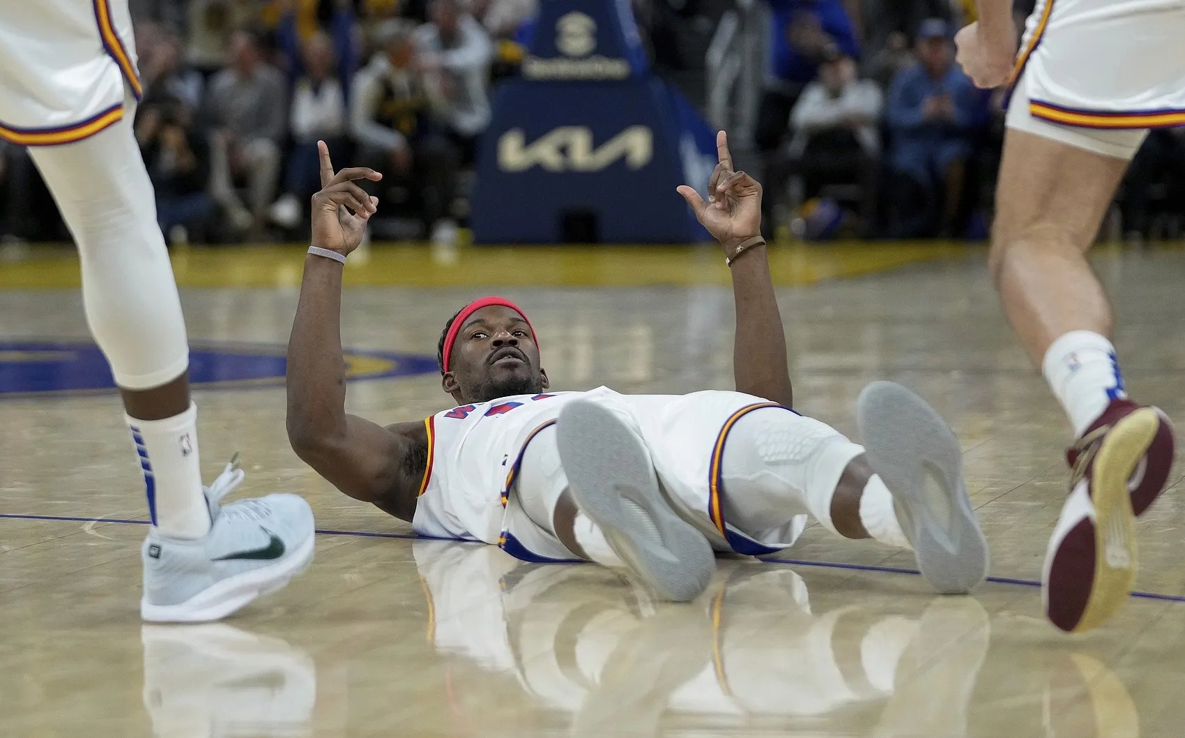 勇士队惨败后更衣室爆发冲突，主帅回应，城市最大可以中文.的简单介绍