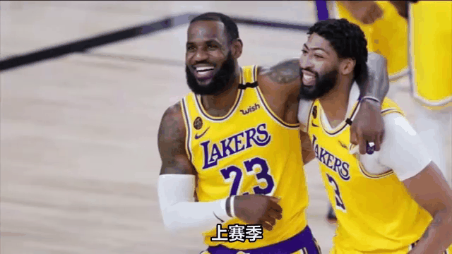 浓眉哥回归赛场，高光表现首场状态亮眼，湖人观众沸腾！